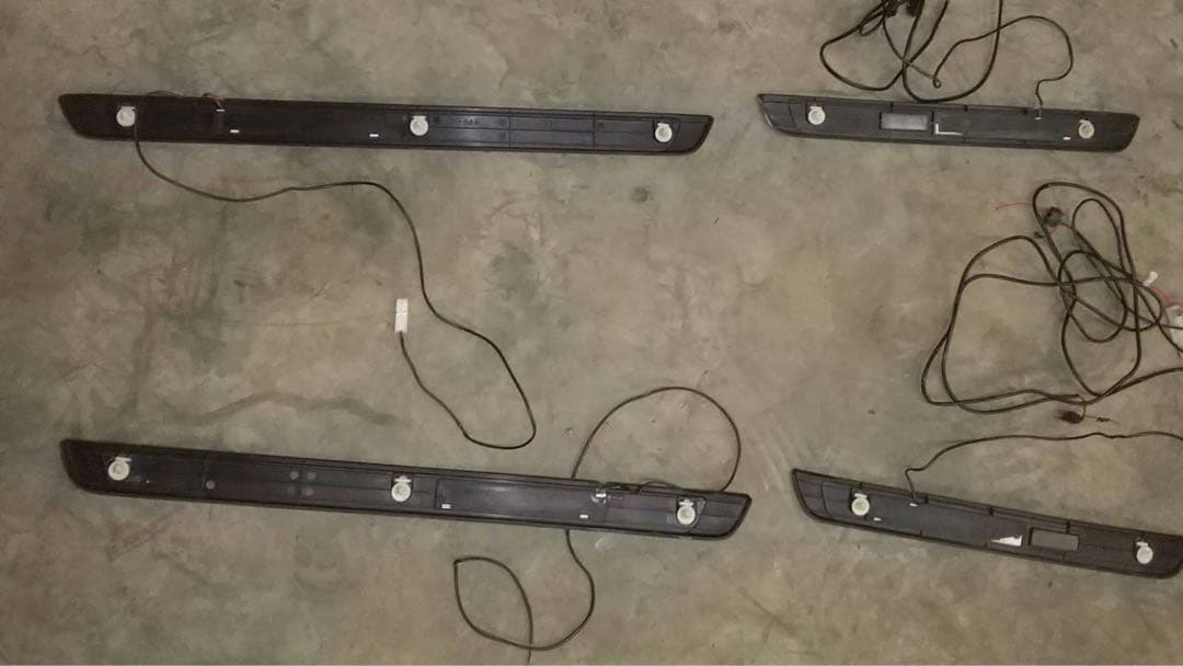 CROWN LEDスカッフプレート 4点セット