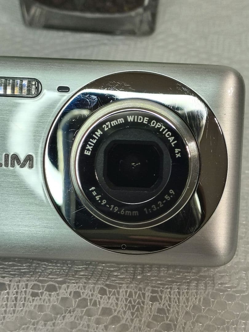 (美品) カシオ コンパクトデジタルカメラ EX-Z800