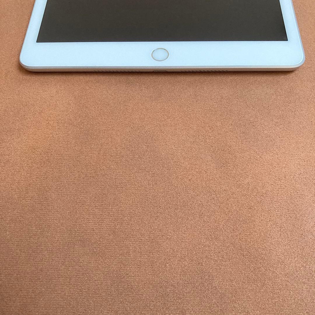 541 電池最良好☆外観比較的美品☆iPad8第8世代32GB SIMフリー☆