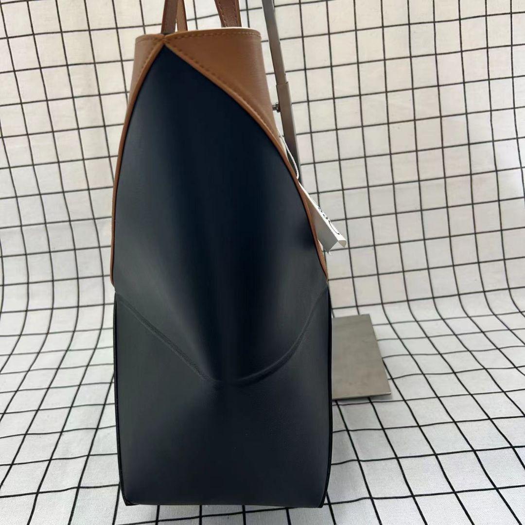 LOEWE　ショルダーバッグ