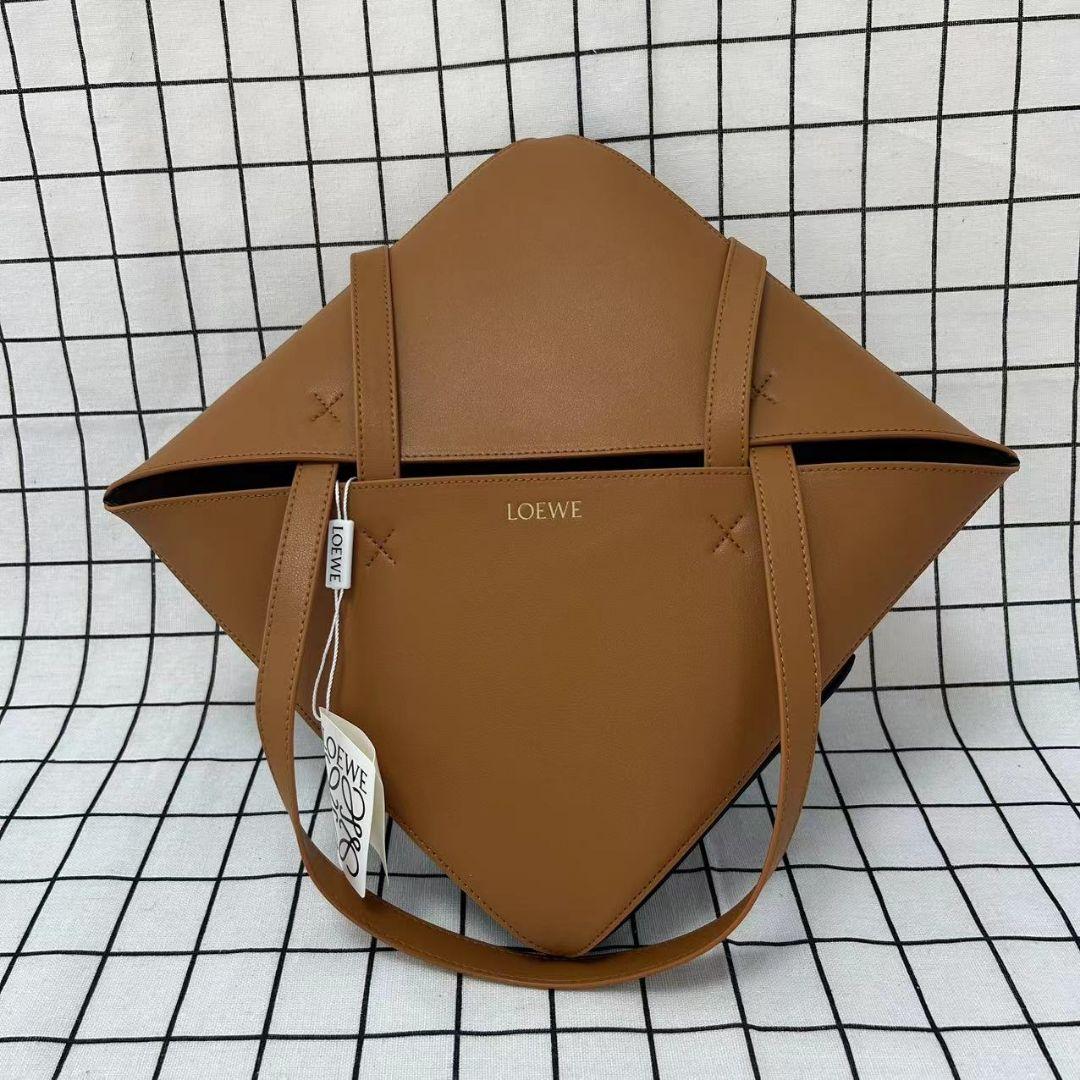 LOEWE　ショルダーバッグ
