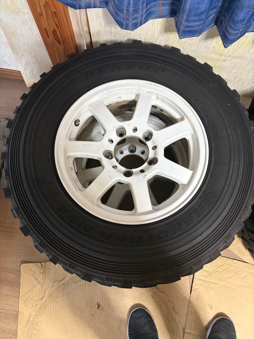 ダンロップ7.00MT2。16インチ ホワイト7スポークタイヤホイールセット