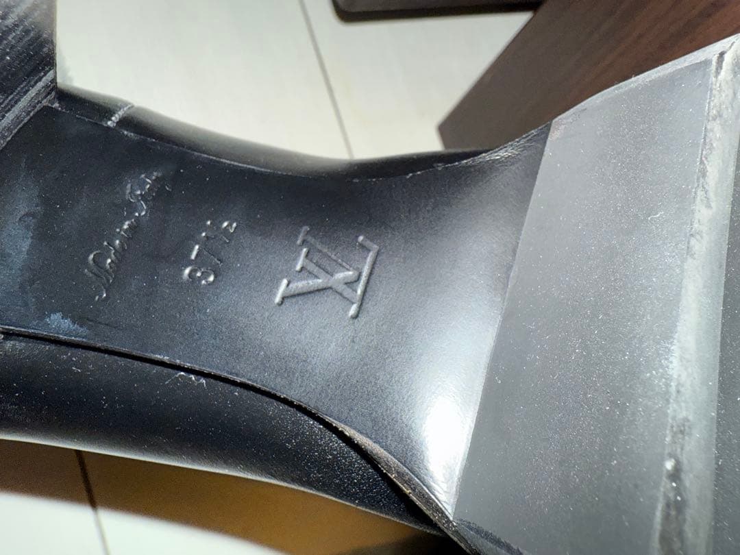 ルイヴィトン　スタッズ付きブーツ