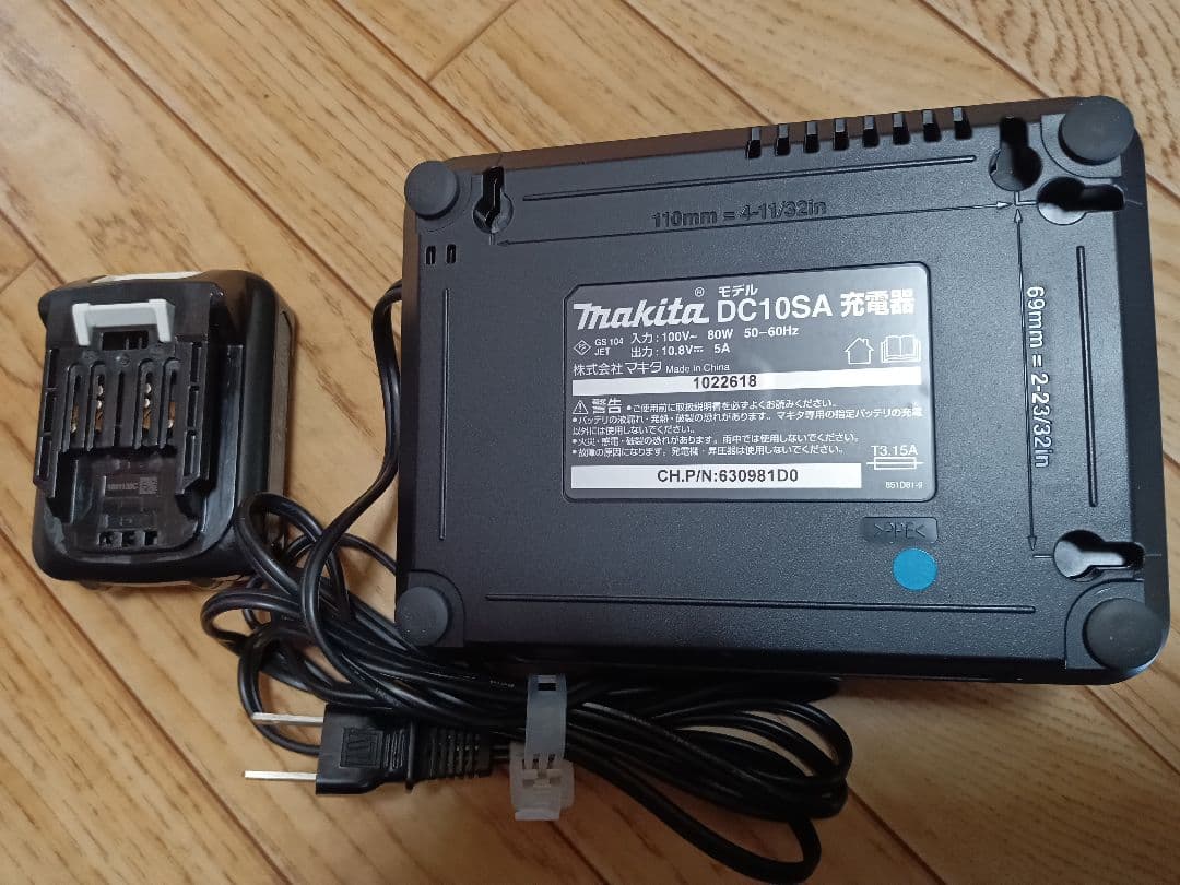 マキタ10.8V充電式クリーナーCL107FD バッテリー、充電器付