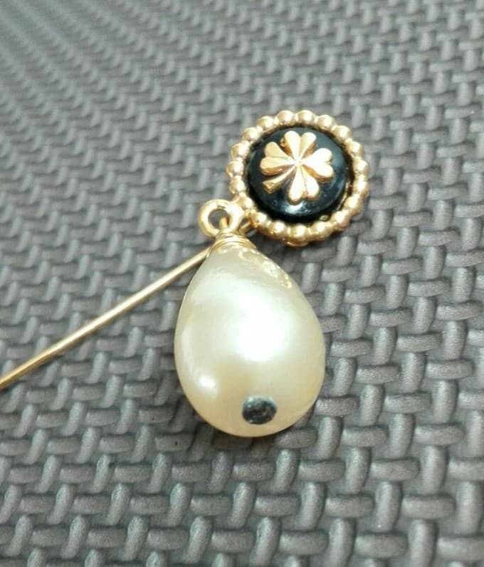 CHANEL　ピンブローチ　パール付き