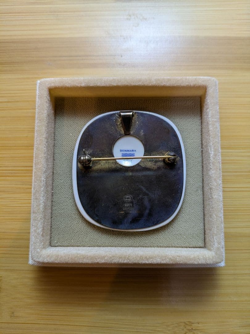 ロイヤルコペンハーゲン　ブローチ　フローラダニカ