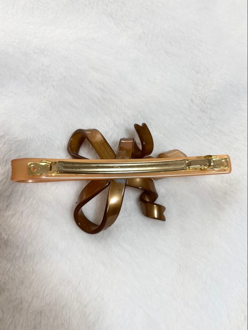 ALEXANDRE DE PARISストーン付きベージュリボンクリップ