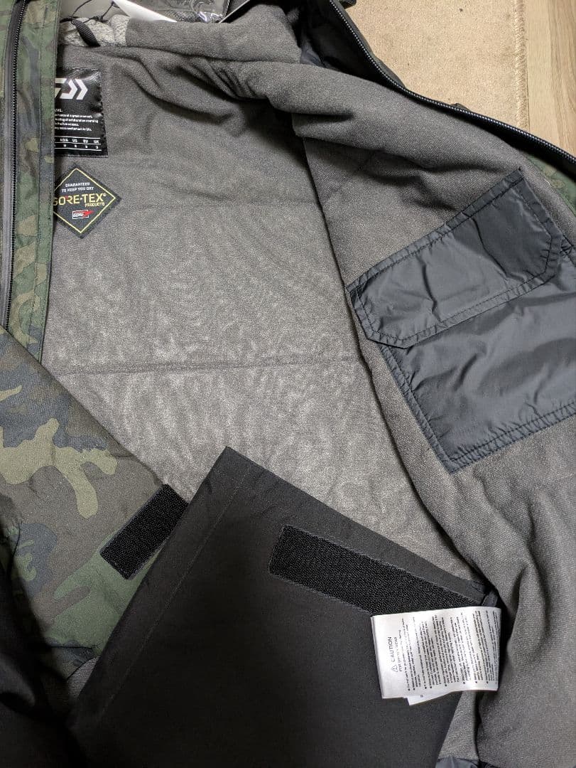 未使用 ダイワ　GORE-TEX ウィンター　フィッシングスーツ