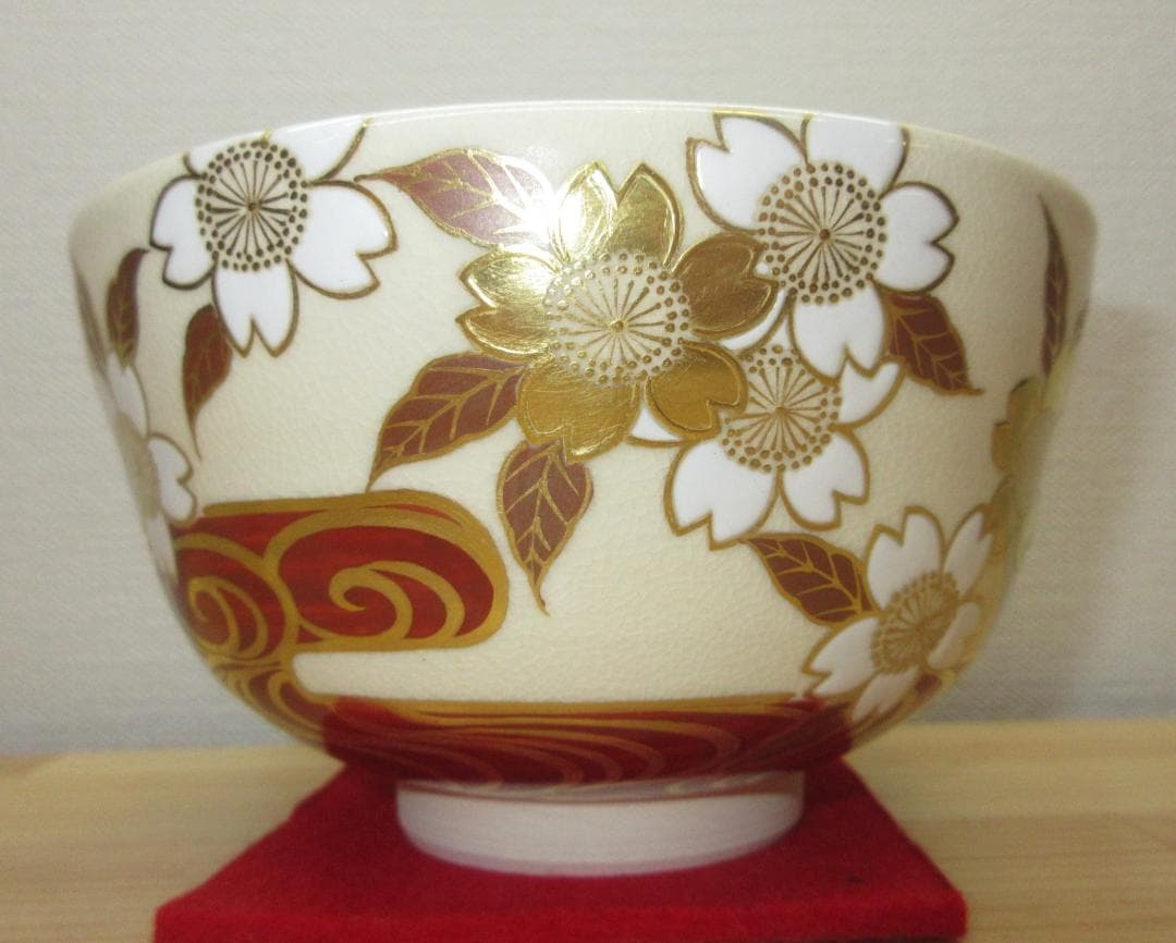 送料込【逢絢亭】茶道具 茶碗 京焼 桜花流水の図 真葛（宮川）香斎 共箱入り