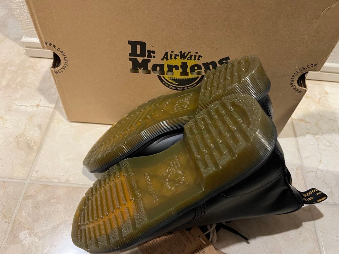 新品箱入りDr. Martensマーチン101 6ホール黒ステッチ2.4万円