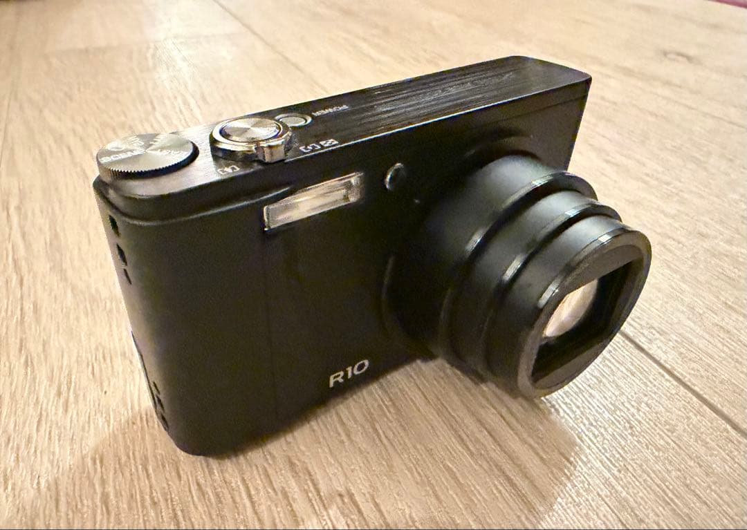 リコーR10 コンパクトデジカメ（おまけつき）