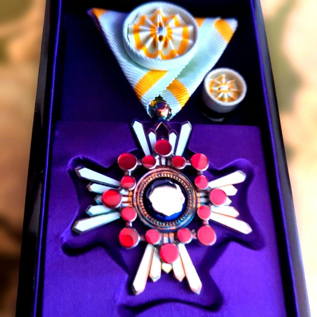 【最終価格】【美品】勲四等 瑞宝章 塗共箱・略綬付き