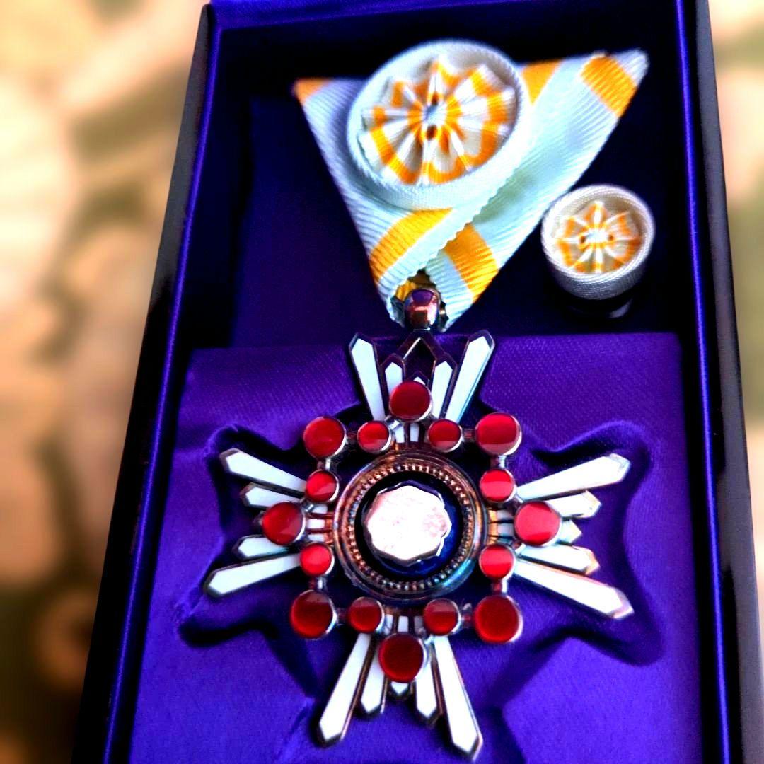 【最終価格】【美品】勲四等 瑞宝章 塗共箱・略綬付き