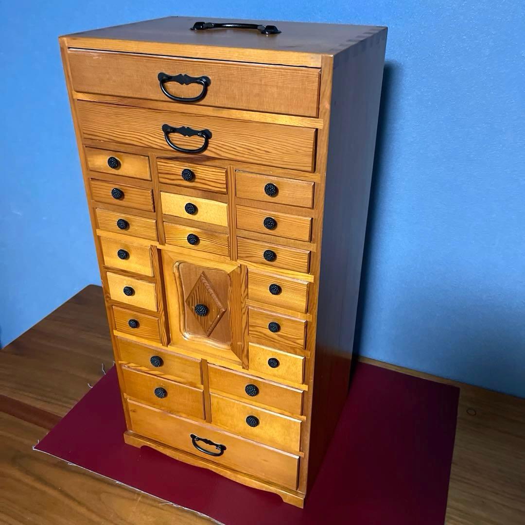 『小物入れ』22個　多段引き出しキャビネット　自然な木目仕上げ　薬棚薬箪笥