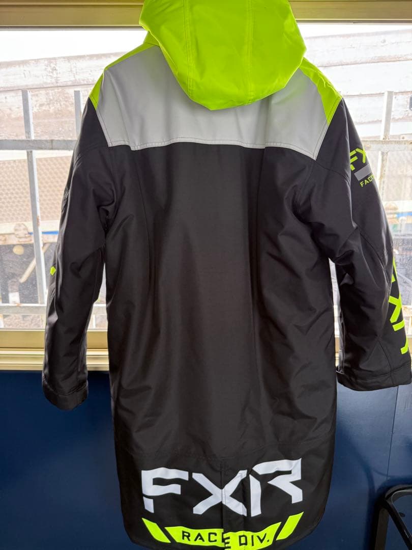 FXR ウォームアップコート