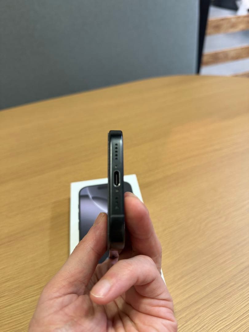 iPhone16pro 256gb Appleで購入SIMフリー保護フィルム付き