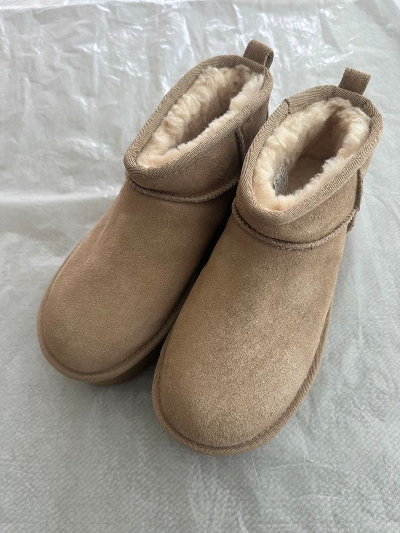 UGG ウルトラミニプラットフォーム 23