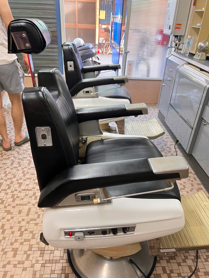 カラフル 引き取り限定 バーバー タカラ 659 セット椅子 3台