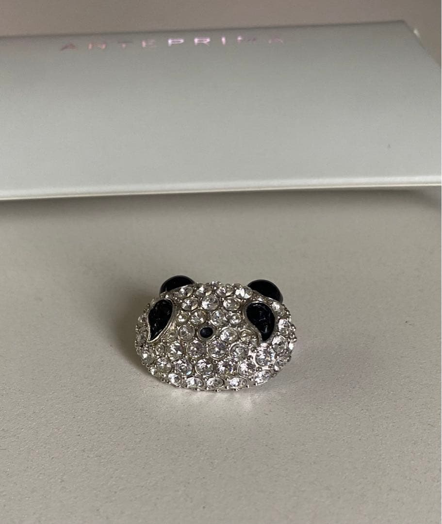 lani⭐︎【美品】ANTEPRIMA パンダ ブローチ