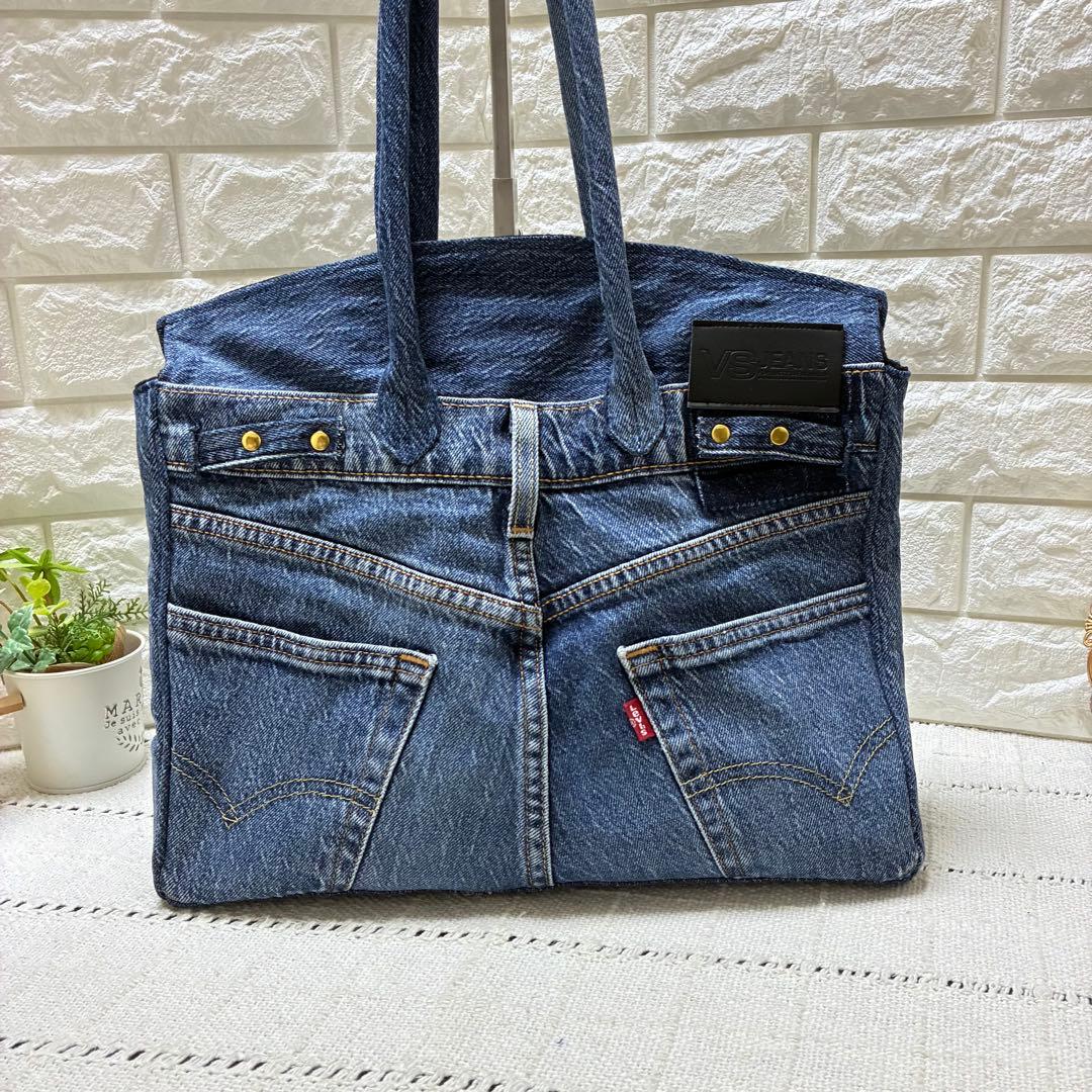 デニムリメイク フラップ付きトートバッグ　M サイズ　やや濃いミディアムブルー
