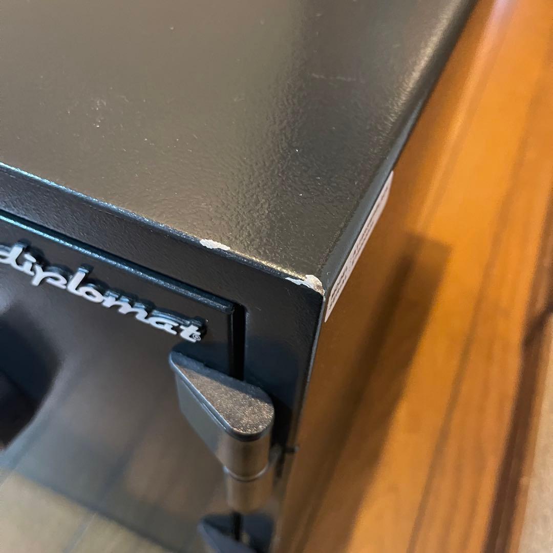 現地引渡し。diplomat 電子ロック 金庫