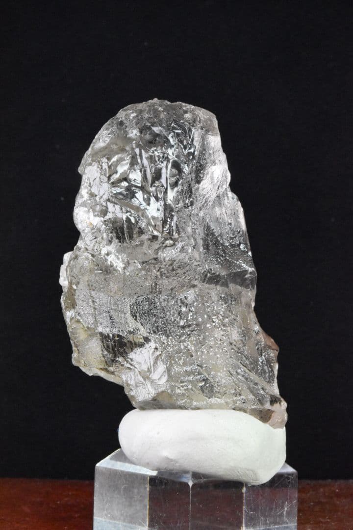 ガネーシュヒマール ラパ産 剥離痕に覆われたスモーキークォーツ