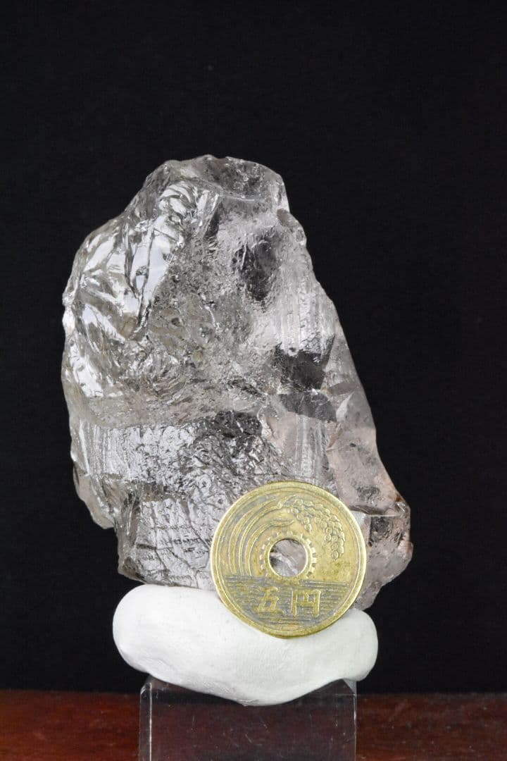 ガネーシュヒマール ラパ産 剥離痕に覆われたスモーキークォーツ