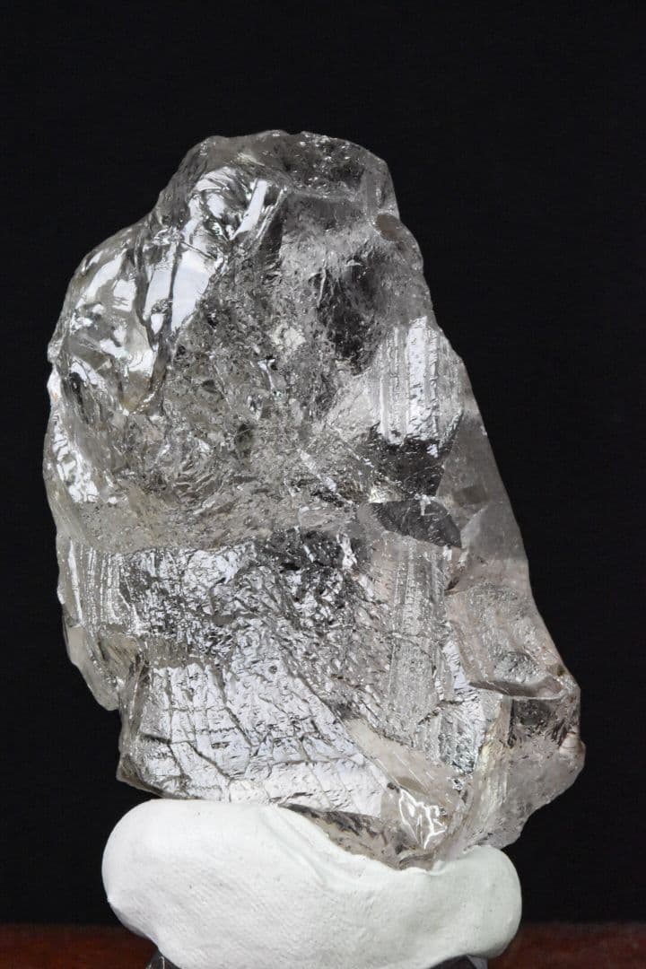 ガネーシュヒマール ラパ産 剥離痕に覆われたスモーキークォーツ