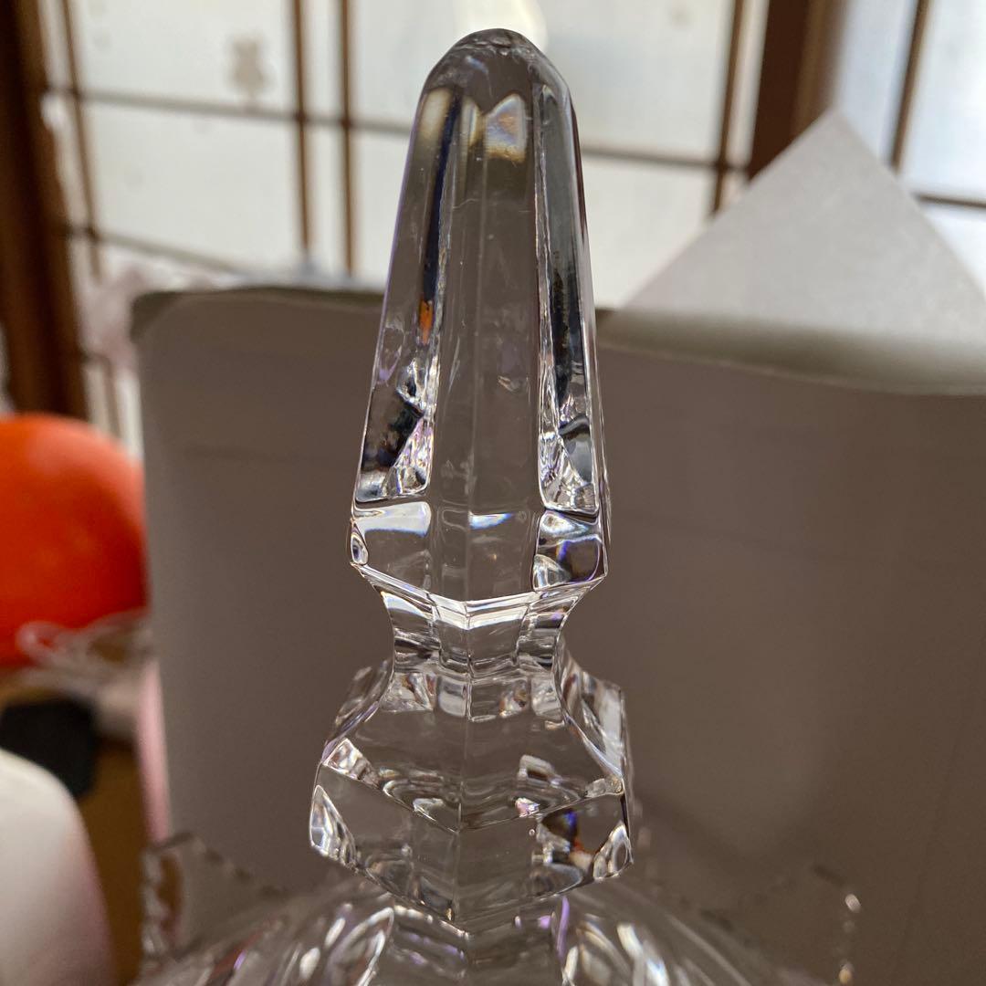 バイエルン、ベイヤー - 半透明のクリスタルに、花や蝶の美しいカット花瓶