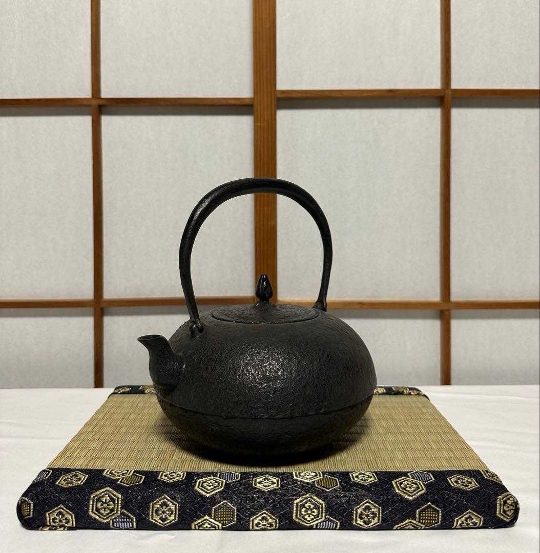 本番盛岡 薫山 南部鉄器 鉄瓶 平丸型 雲龍 1.6リットル 新品未使用品