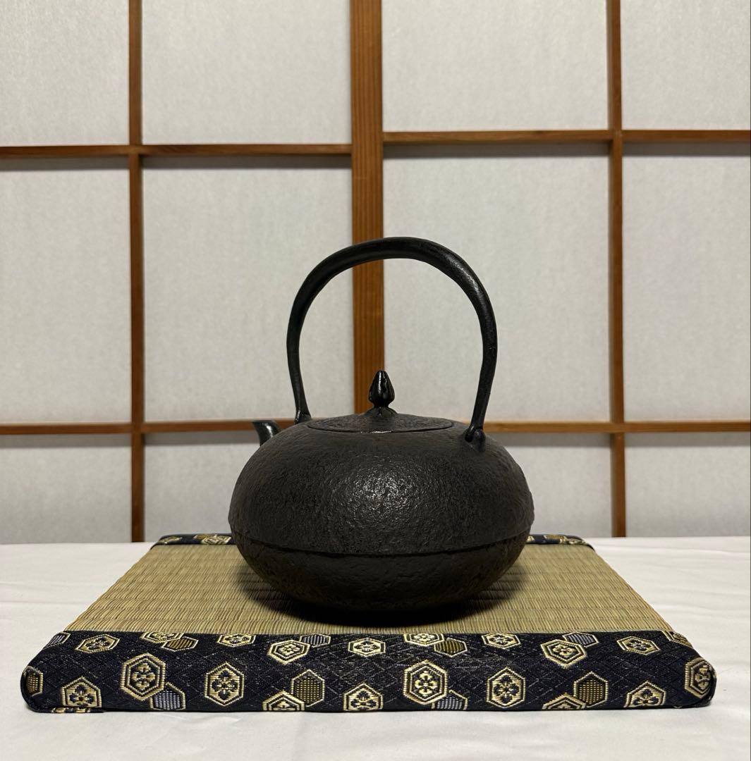 本番盛岡 薫山 南部鉄器 鉄瓶 平丸型 雲龍 1.6リットル 新品未使用品