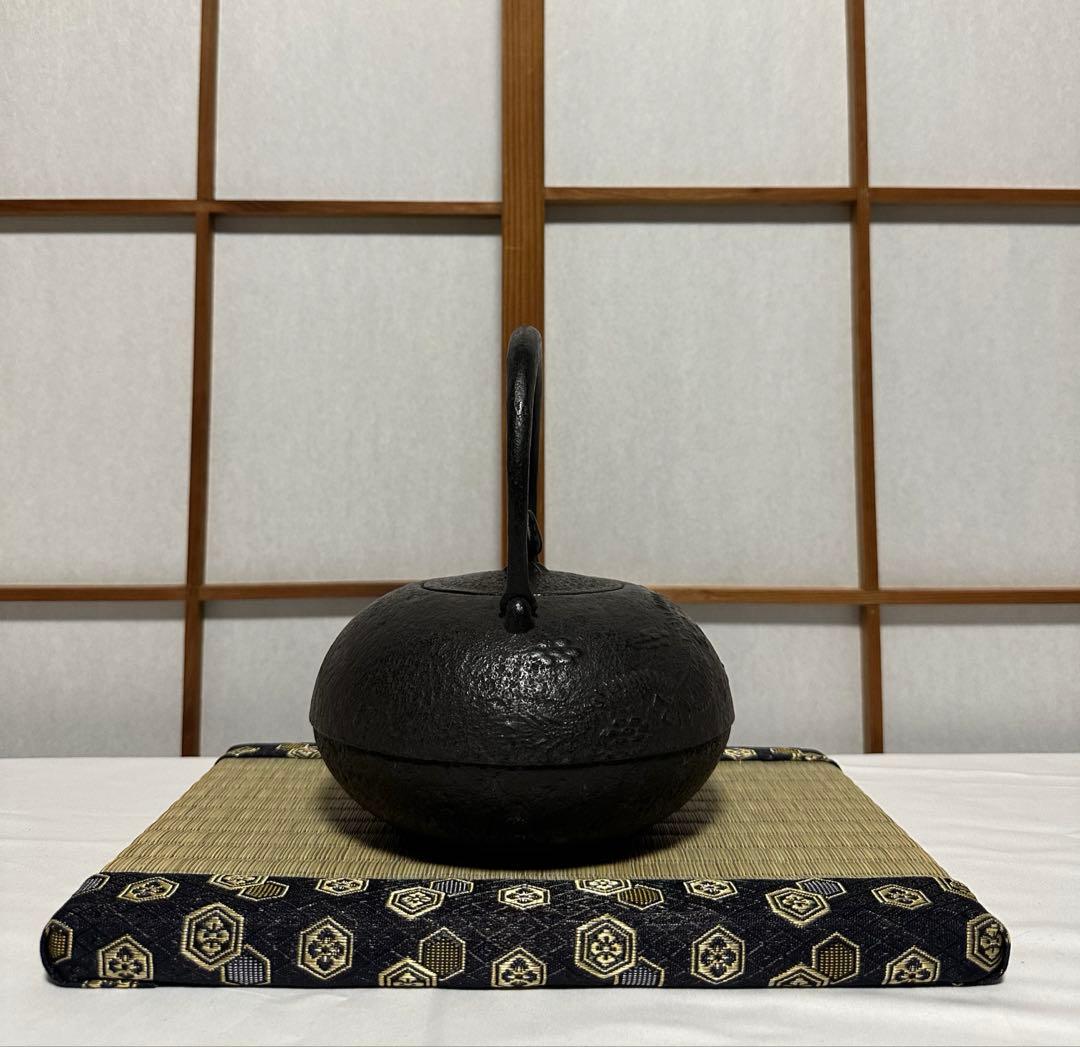 本番盛岡 薫山 南部鉄器 鉄瓶 平丸型 雲龍 1.6リットル 新品未使用品