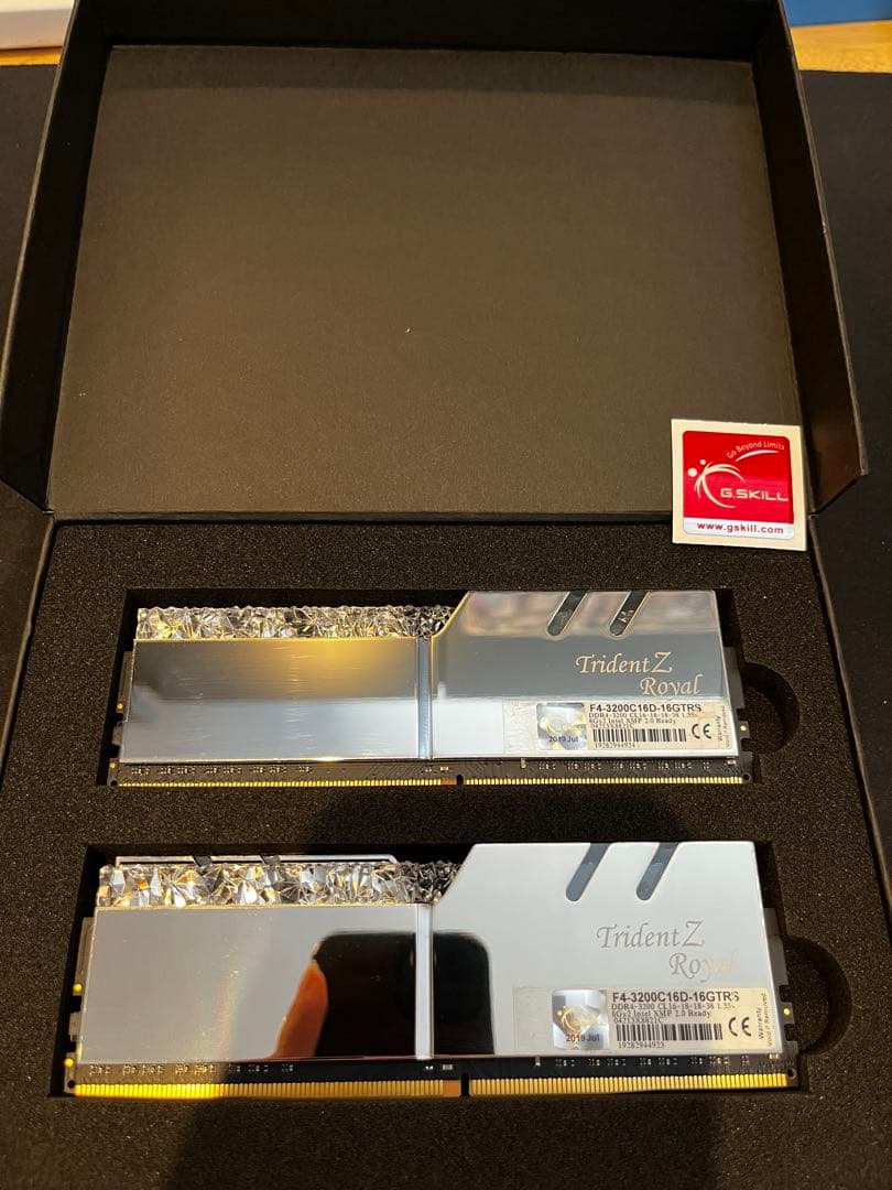 メモリー G.SKILL Trident Z  DDR4-3200 16GB