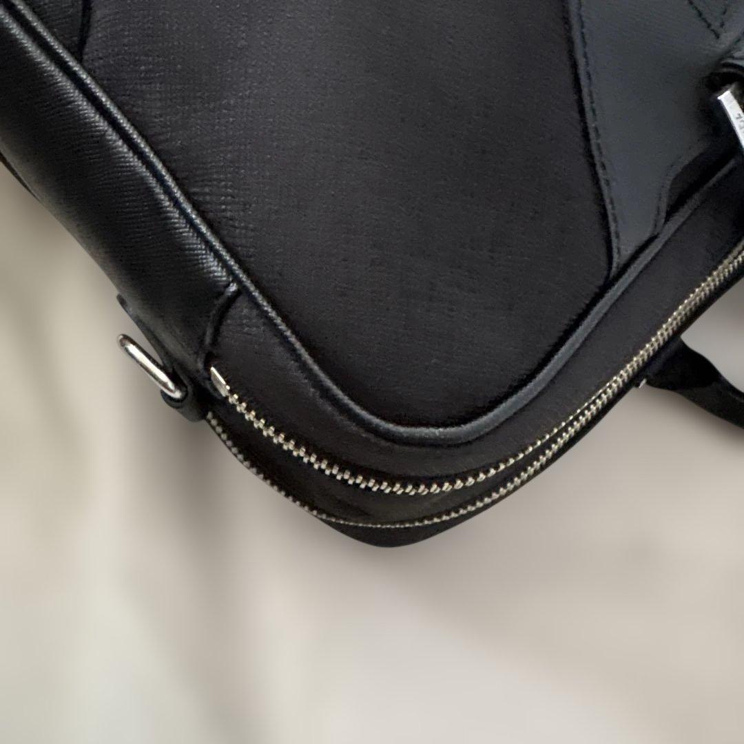 人気✨ペッレモルビダ　ビジネスバッグ 黒　レザー　2層　パソコン収納可能