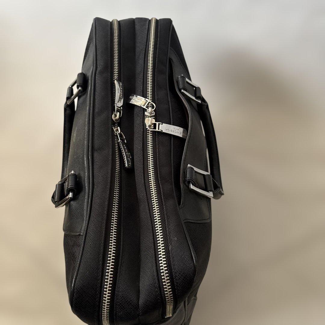 人気✨ペッレモルビダ　ビジネスバッグ 黒　レザー　2層　パソコン収納可能