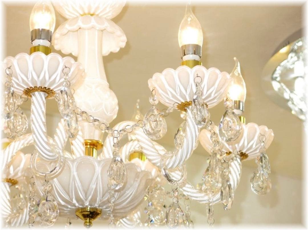 新品　希少な乳白色ベネチアングラスのような美しいシャンデリア