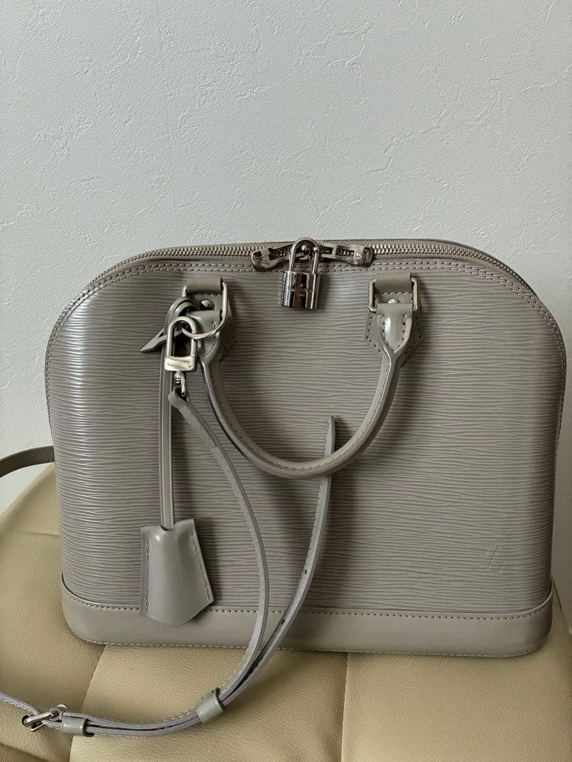 本日限定値下げ　ルイヴィトン エピ バッグ ショルダーベルトセット