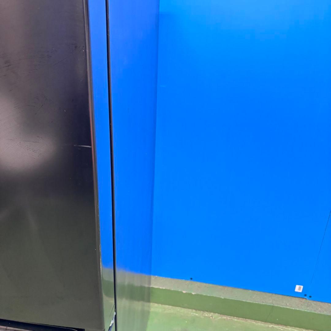 681 ヤマダセレクト冷蔵庫　100L強　右開き　小型　一人暮らし　2ドア　黒色