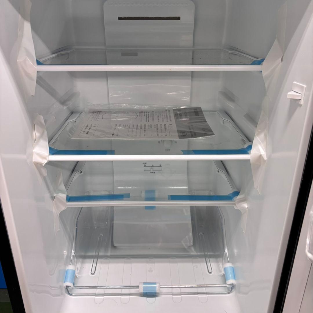 681 ヤマダセレクト冷蔵庫　100L強　右開き　小型　一人暮らし　2ドア　黒色