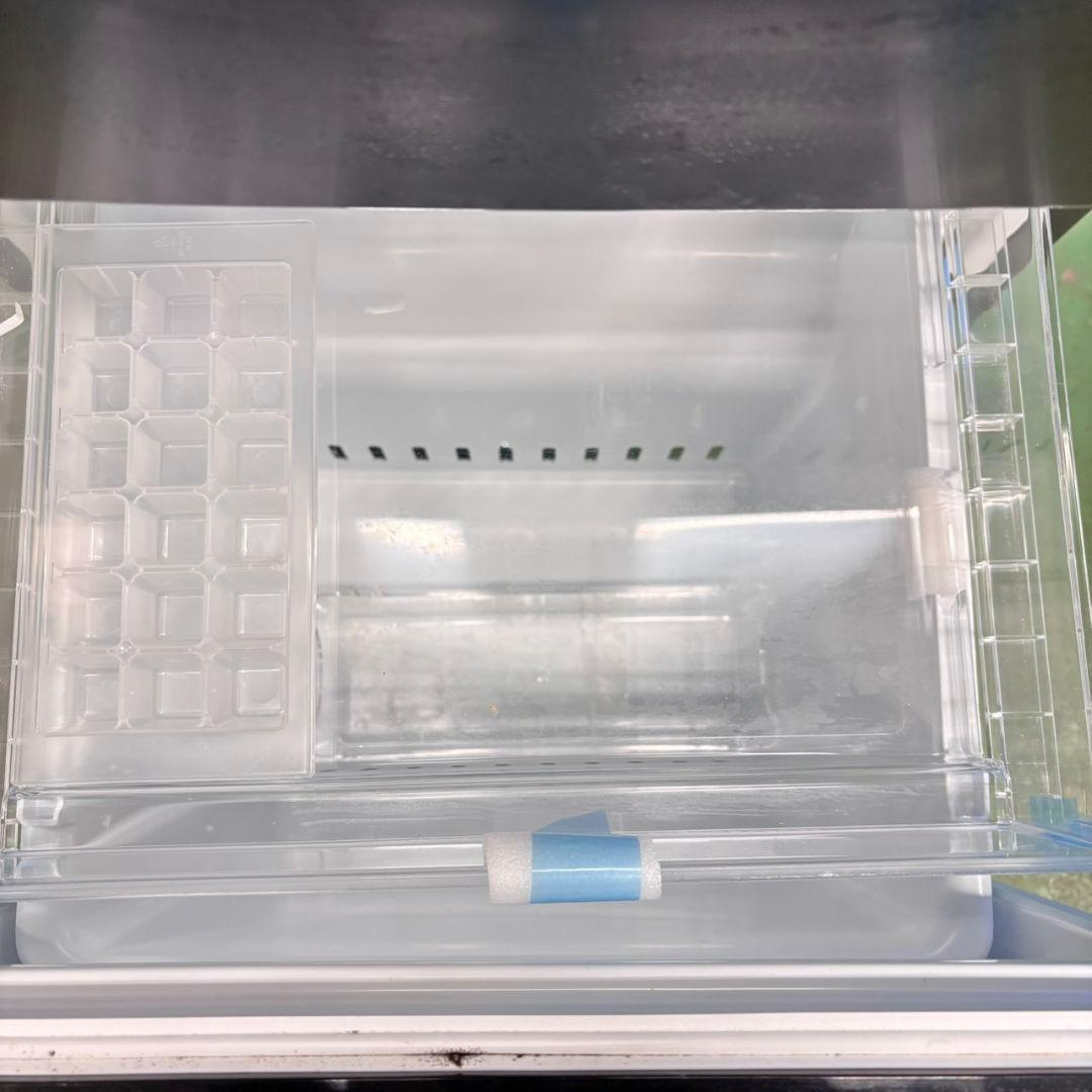 681 ヤマダセレクト冷蔵庫　100L強　右開き　小型　一人暮らし　2ドア　黒色