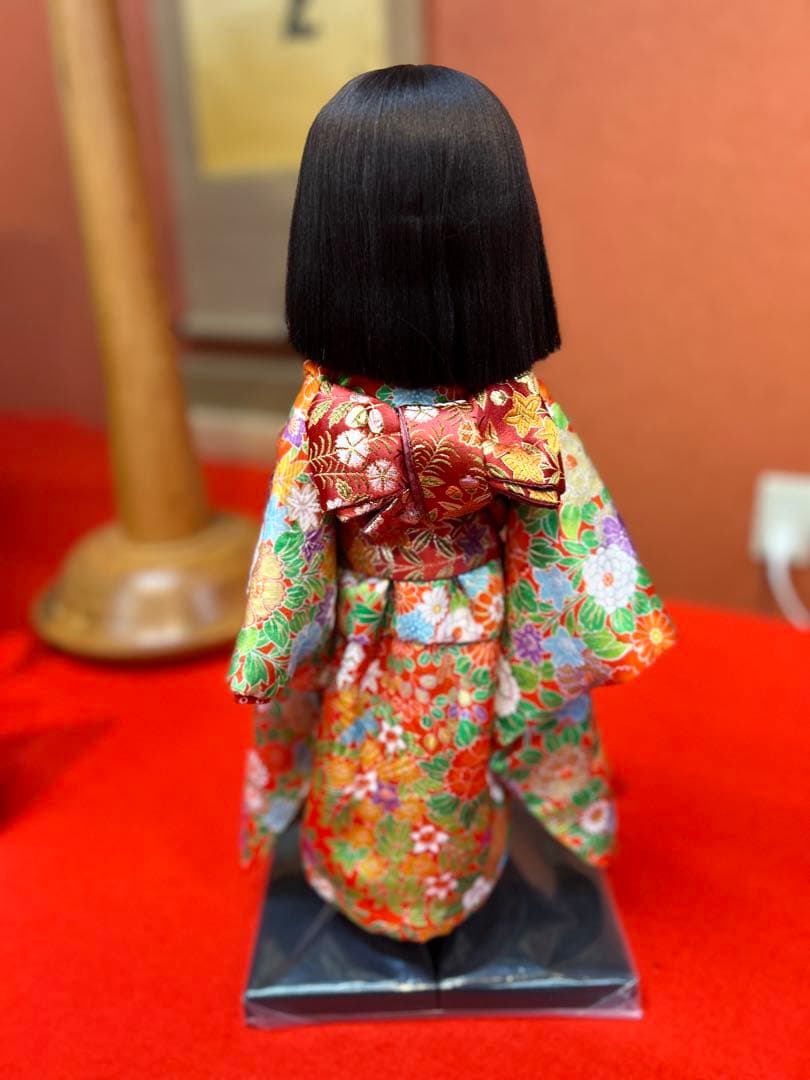 市松人形 カラフルな花柄着物