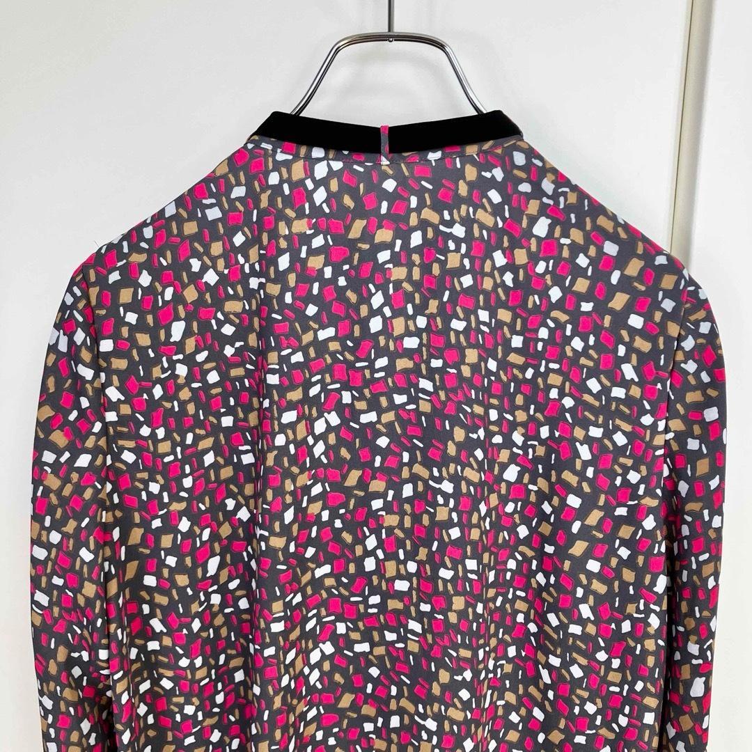 アナイ イレギュラースクエアプリントタイ付き ブラウス チャコールグレー 38