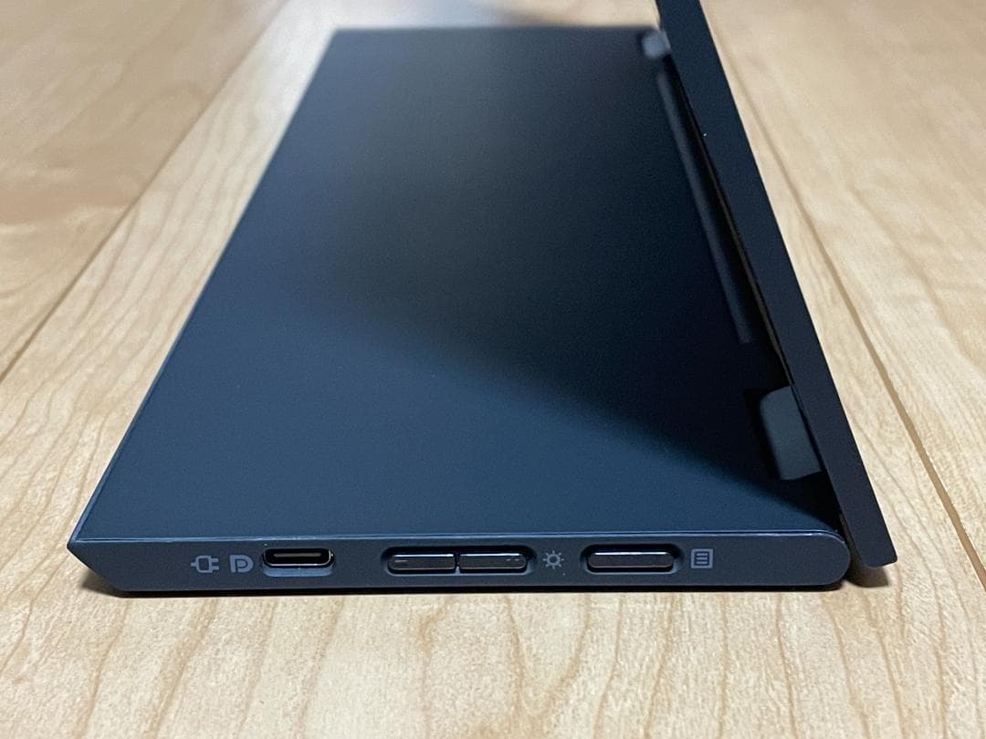 ThinkVision M14d（14型モバイル/2240×1400/IPS）