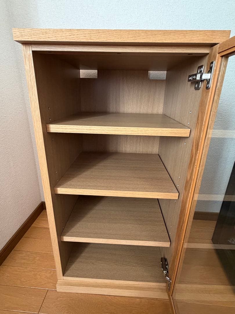 ガラス扉キャビネット