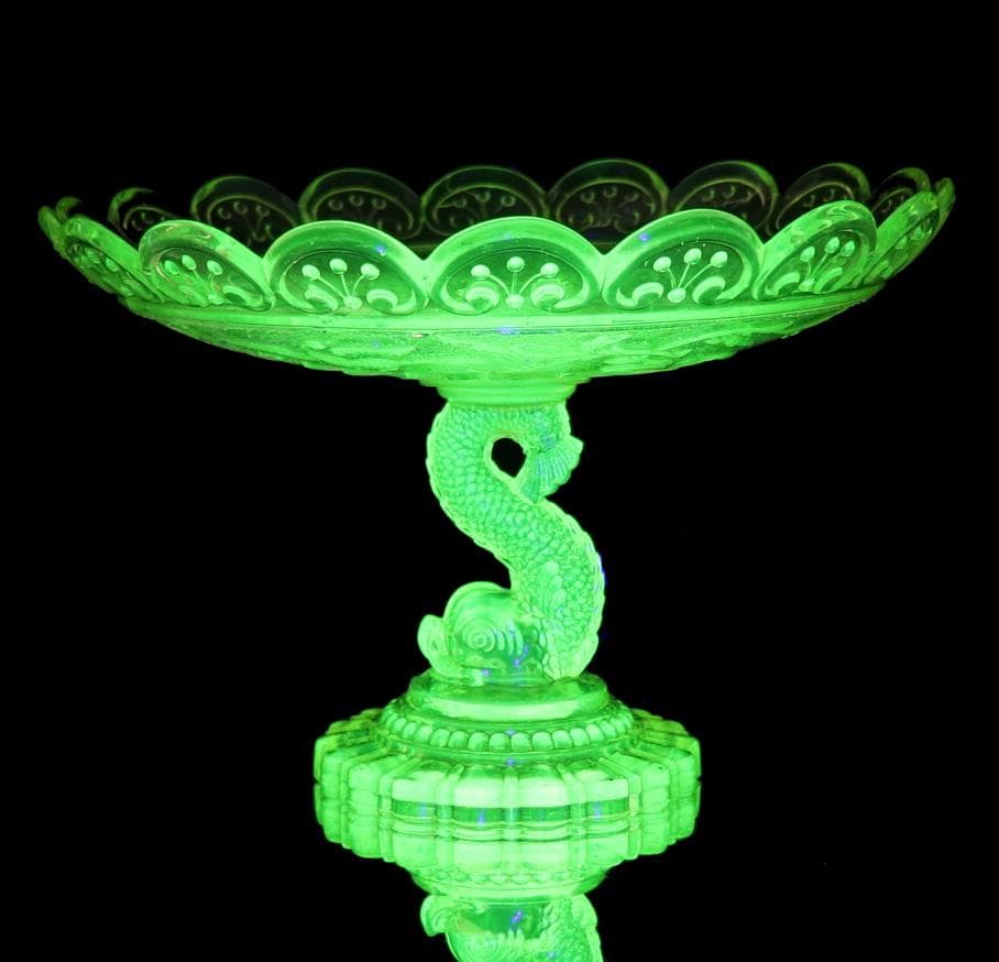 オールド・バカラ(BACCARAT) 1880年 ウランガラス製 大型コンポート