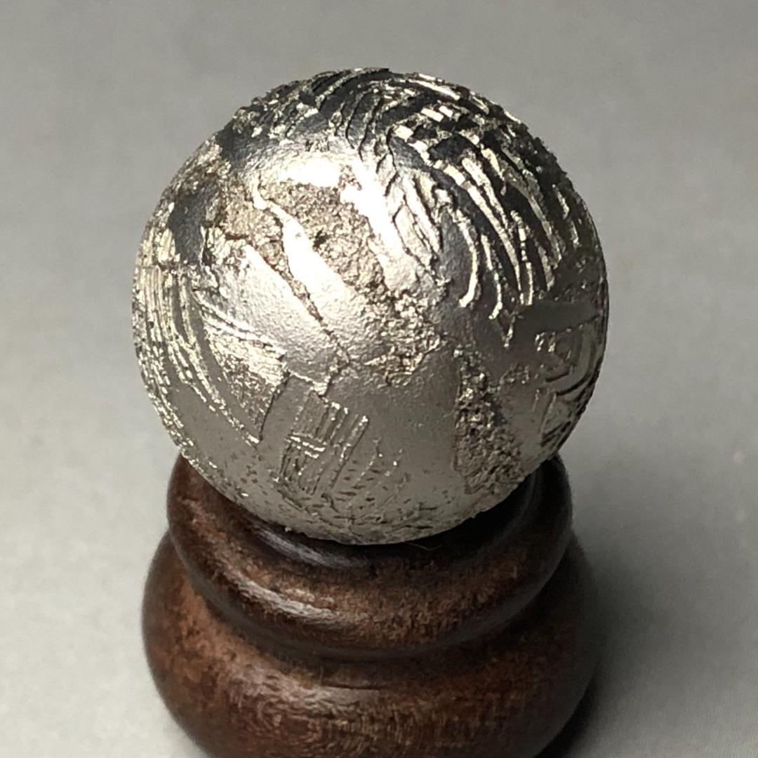 アルタイ隕石 メテオライト くりぬき　球体 穴なし台付き 希少　美品