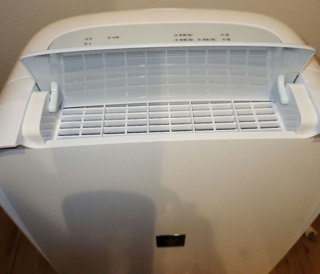 美品　シャープ　衣類乾燥除湿機　CV-P71-W　2023年製