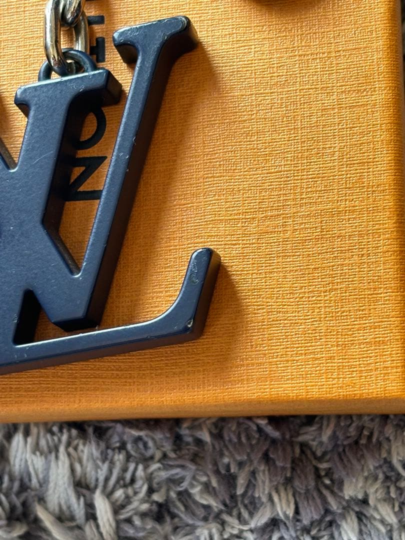 ルイヴィトン　イニシャル LV キーリング キーホルダー チャーム