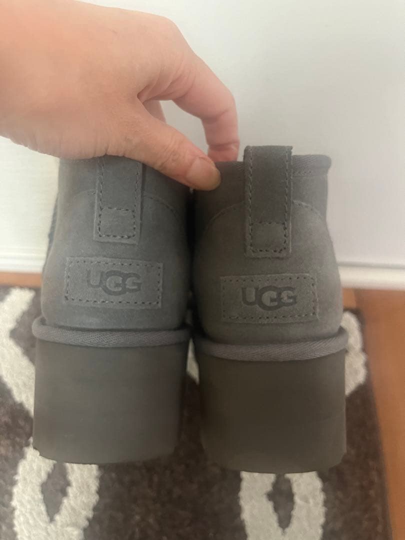 ＜UGG＞クラシック ウルトラミニプラットフォーム ブーツ
