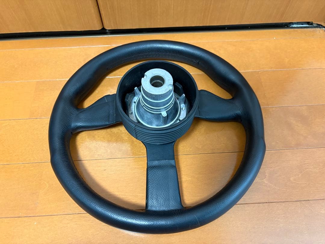 MOMO モンテカルロ　32パイ　ステアリング da64 da17エブリィ　ボス